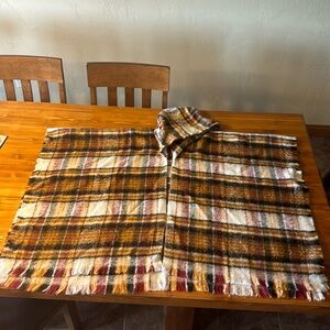 Beautiful and soft hooded ponco sewn under the arms. Plaid fall colors.